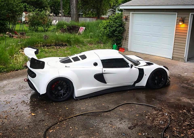 Illustration for article titled Praise All That Is Unholy: Here's A BMW V10 Swapped Into A Lotus Elise